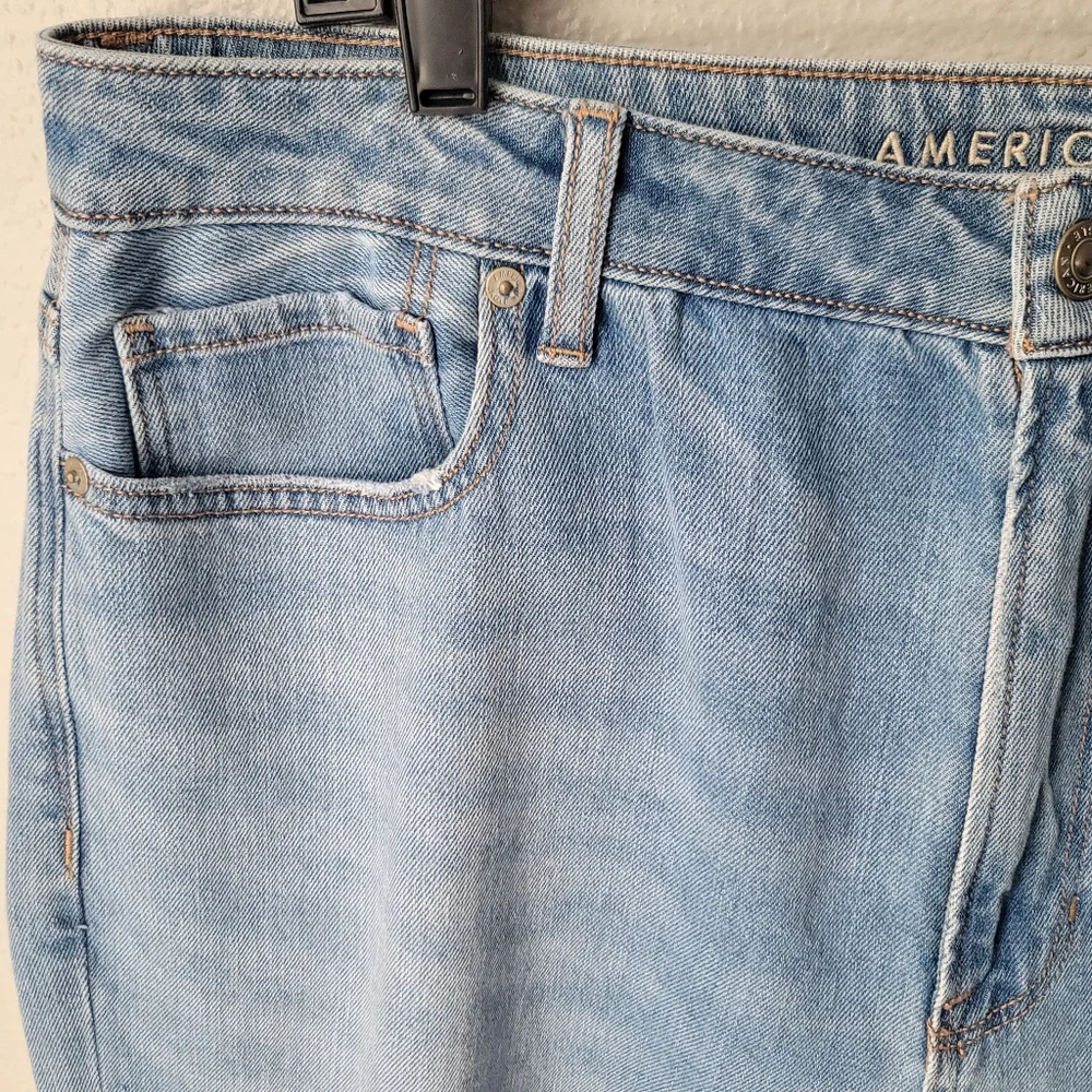 American Eagle Light Wash Tapered Leg Mom Jean 20 Long Color Cool Classic